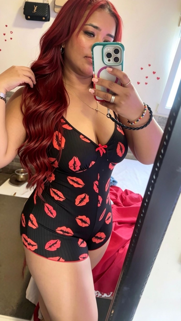 LATINA FIESTERA Y CALIENTE EN VECINDARIO