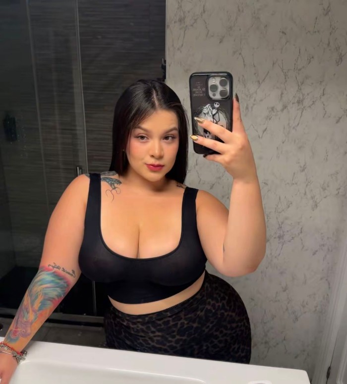 SERE TU ADICCION ENCANTADORA MUJER EXÓTICA
