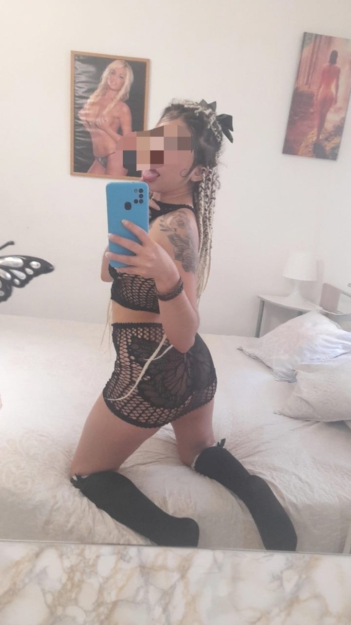 Kelly brasileña con amigas