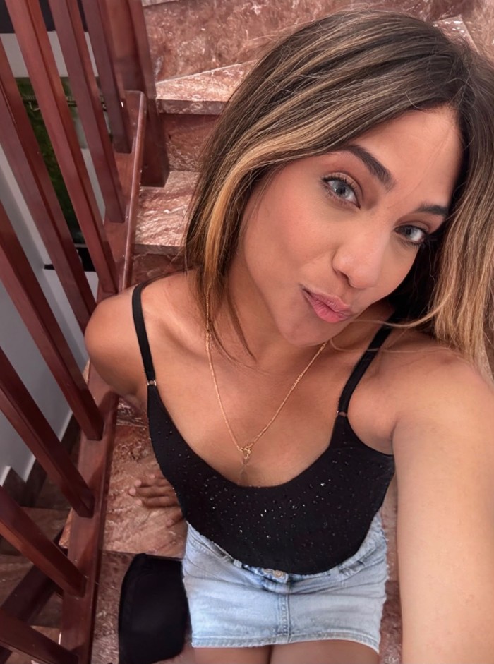 Trans divina femenina morbosa y fiestera