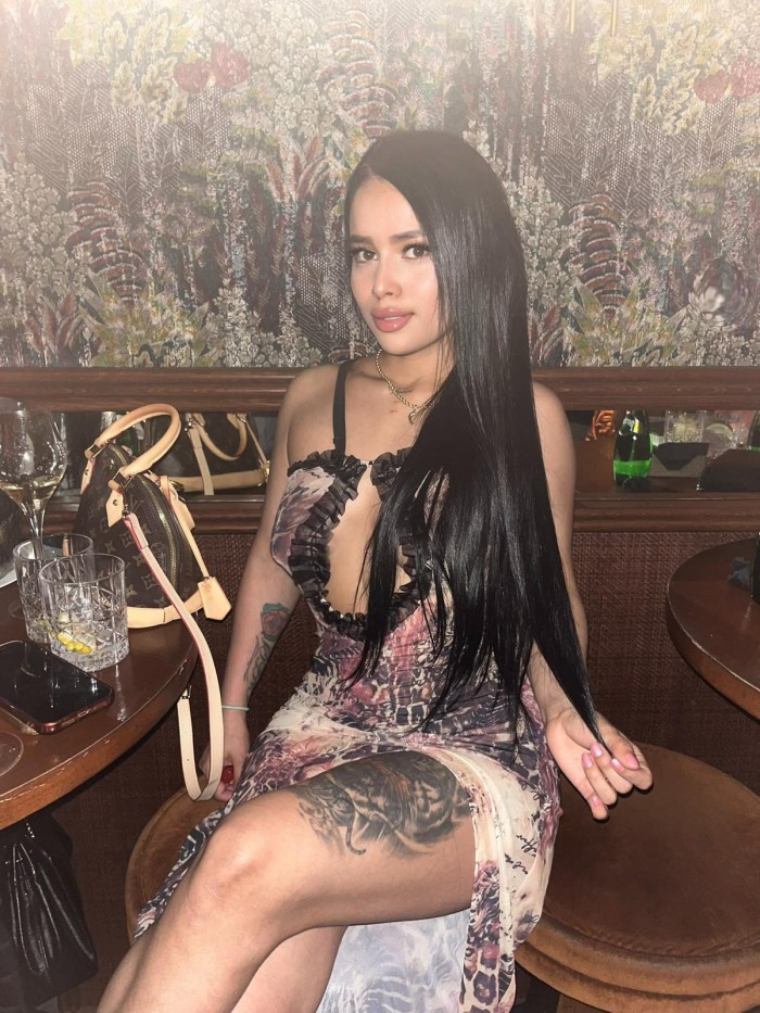 Hermosa jovencita nueva en la zona