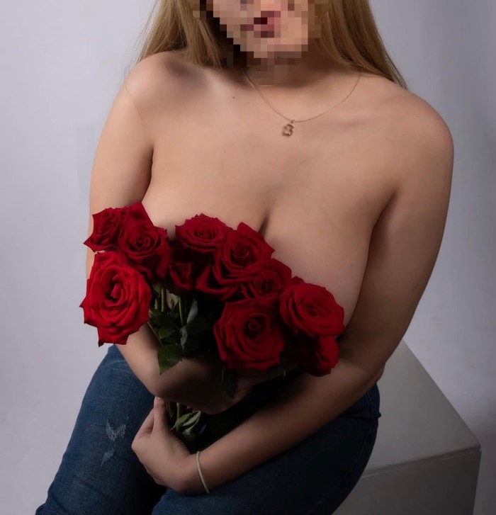ARDIENTE SENSUAL COMPLACIENTE DESEOSA DE SEXO