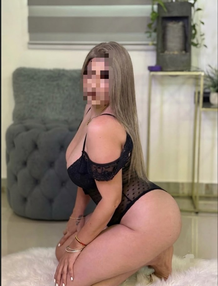 ARDIENTE SENSUAL COMPLACIENTE DESEOSA DE SEXO