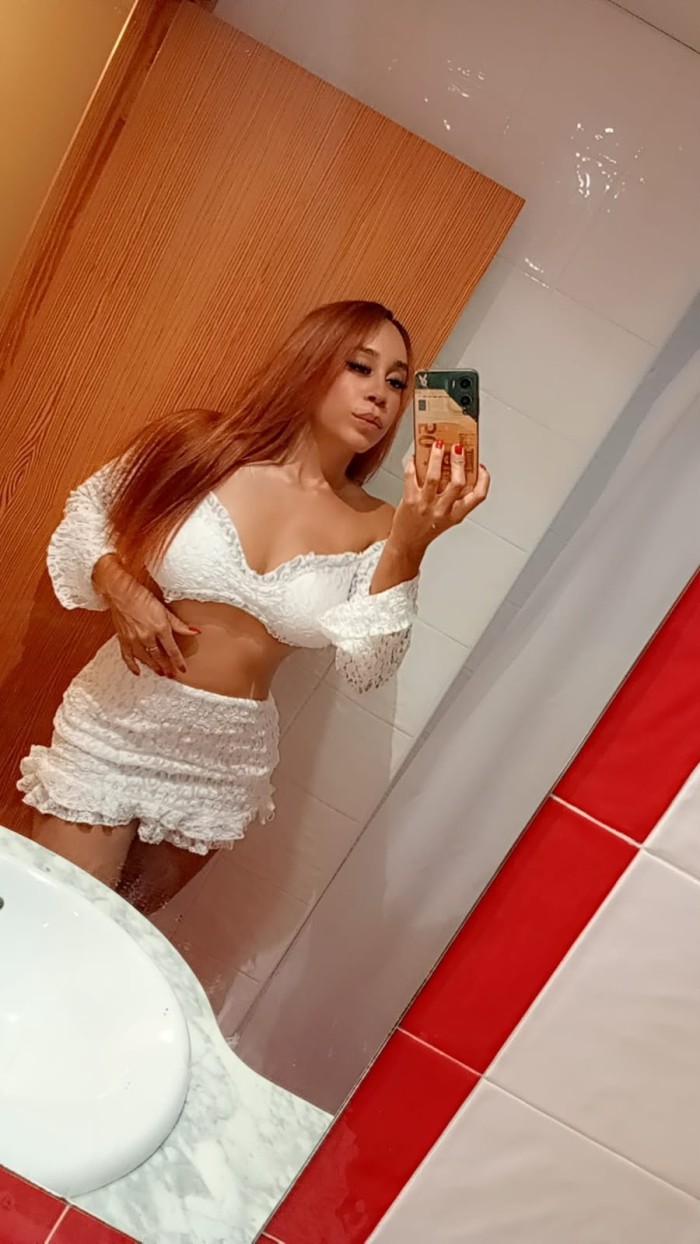 AMOR SOY KAROL, ME ENCANTA SER JUGUETONA