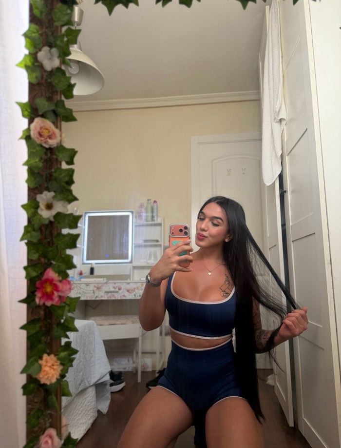 HERMOSA CHICA TRANS COLOMBIANA