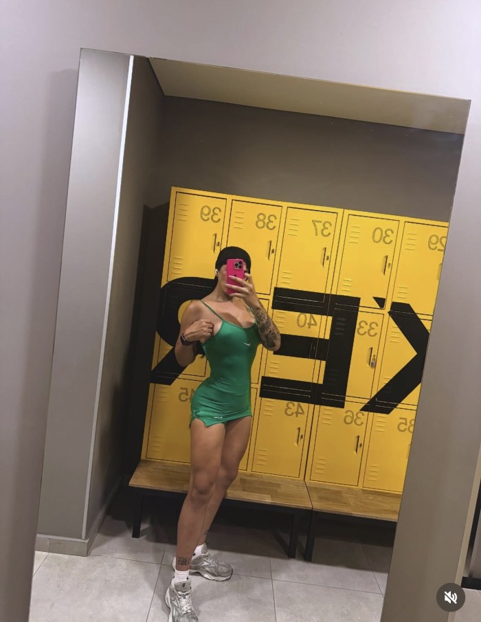 HERMOSA CHICA TRANS COLOMBIANA