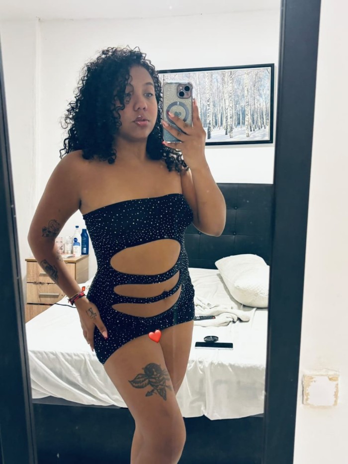 CHICA ARDIENTE CON GANAS DE UNA RICA POLLA