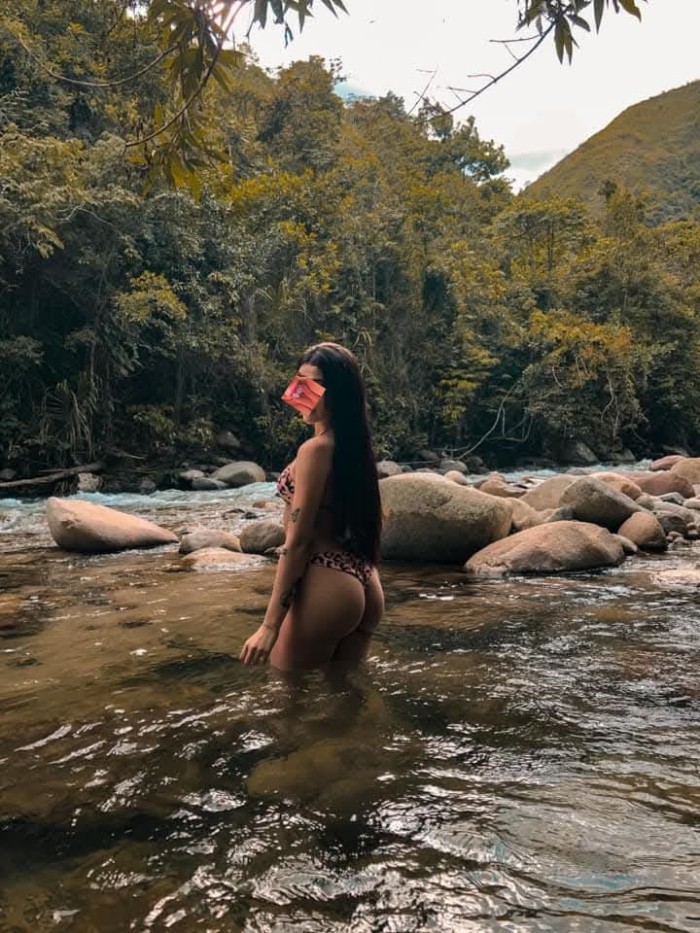 Linda chica jovencita salidas sexo y mucho mas