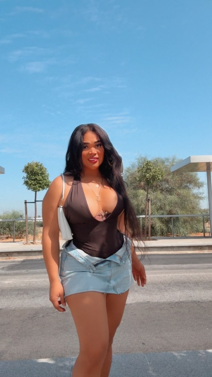 TRANS TRAVIESA Y JUGUETONA EN SEVILLA FIESTERA