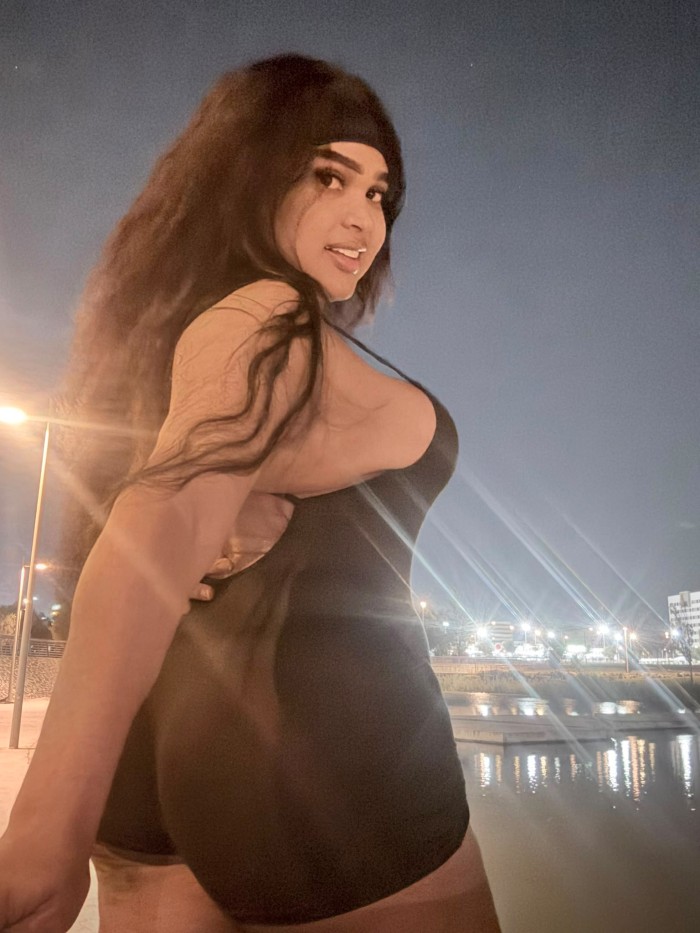 TRANS TRAVIESA Y JUGUETONA EN SEVILLA FIESTERA