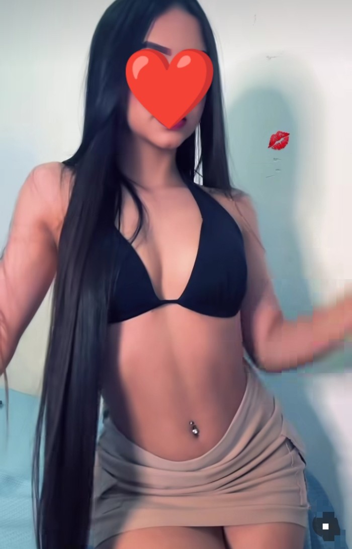 HERMOSURA DE NIÑA CACHONDA CON CHOCHITO MOJADITO