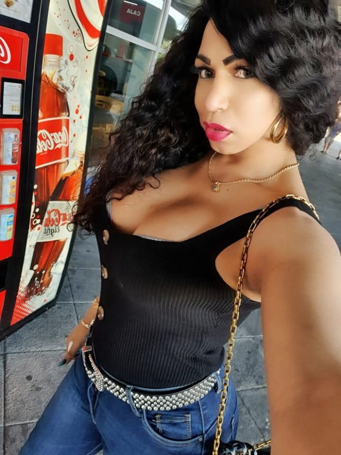 TRAVESTI RICO MASAJE CON MIS 170 DE PECHO