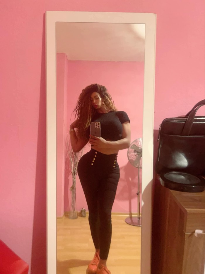 TRAVESTI RICO MASAJE CON MIS 170 DE PECHO