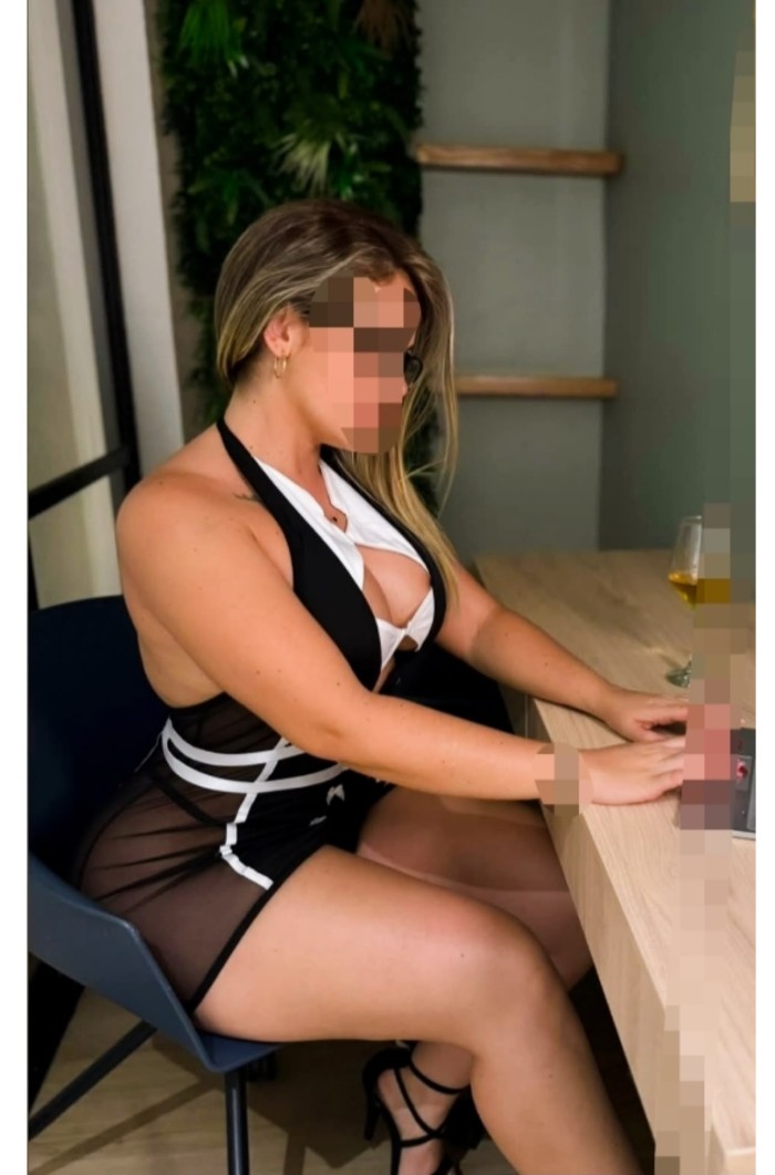 SEXY, ARDIENTE MUY IMPLICADA EN LA CAMA