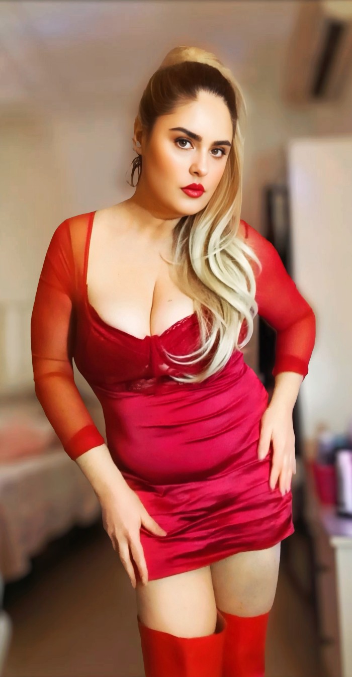 Curvas naturales, besos apasionados, sonrisa dulce
