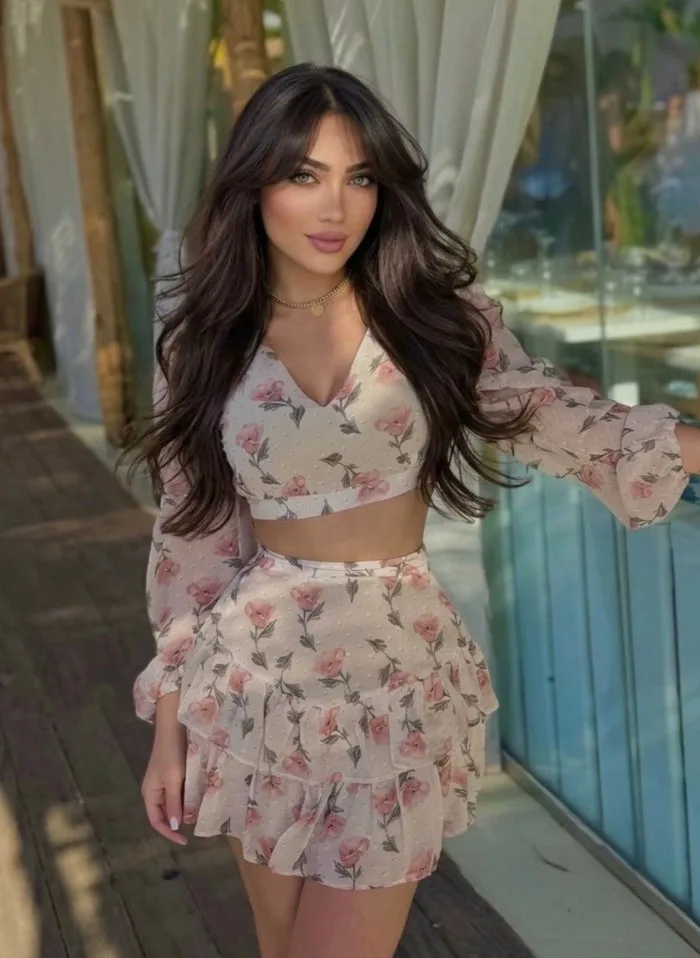 Preciosa y escultural chica española