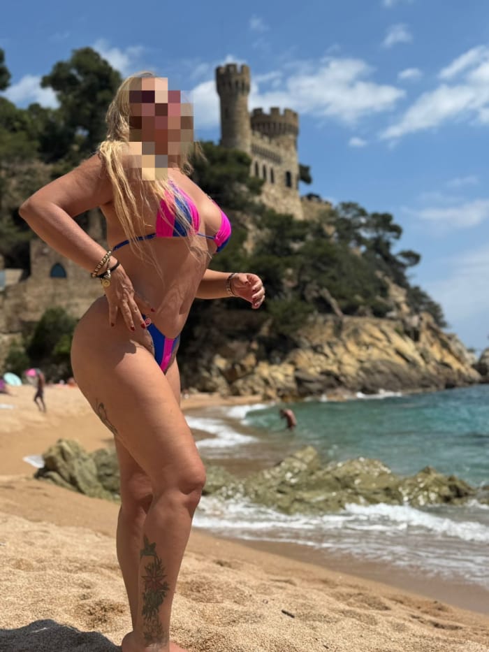 RUBIA EXUBERANTE FIESTERA DERROCHANDO ACTITUD 24/7