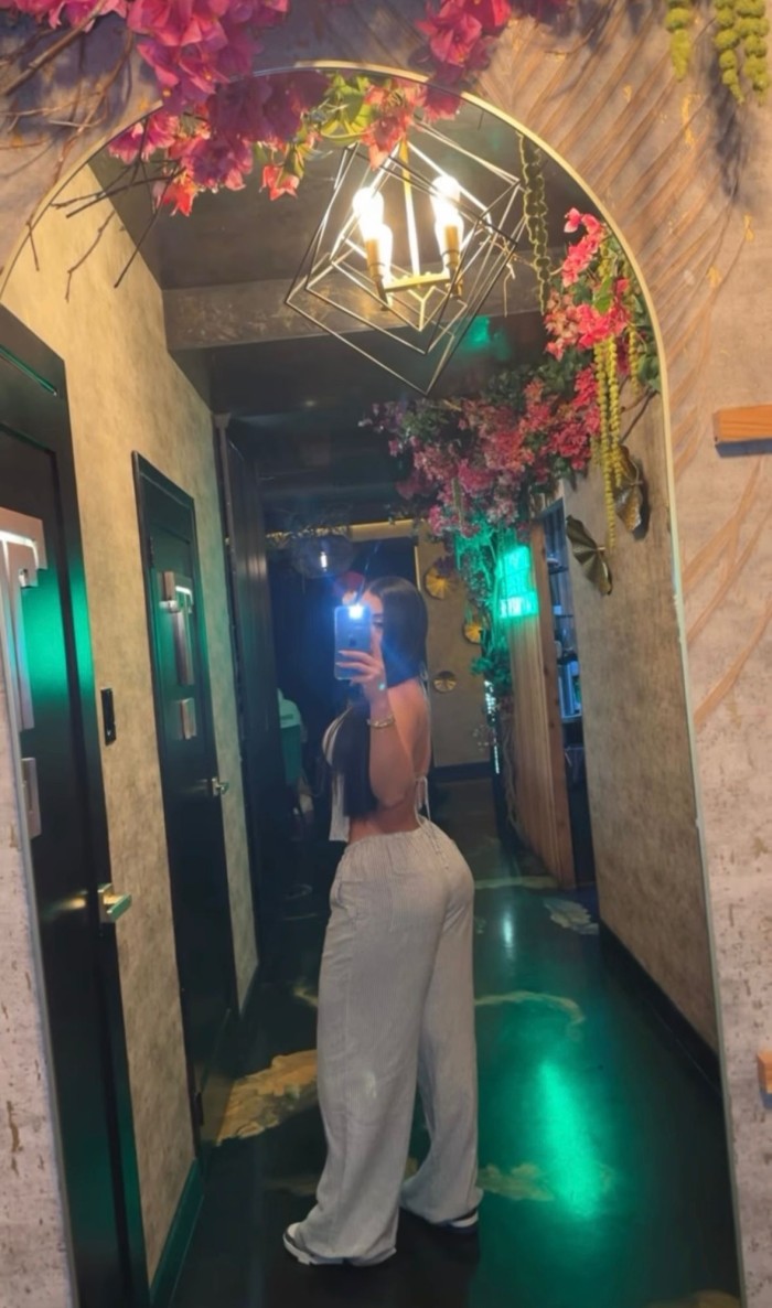 DELICIOSA ENTREGADA CACHONDA DESEOSA DE PLACER