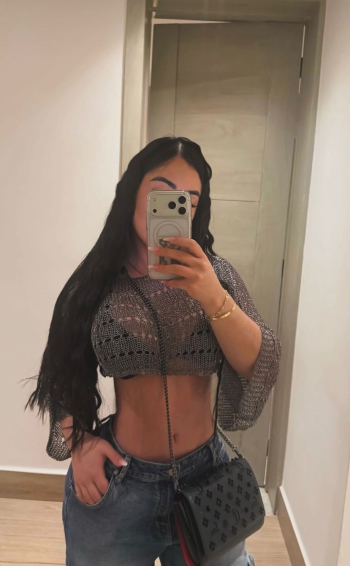 DELICIOSA ENTREGADA CACHONDA DESEOSA DE PLACER