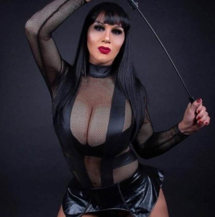 AUTÉNTICA DIOSA FEMENINA DIVERTIDA Y FIESTERA 24/7