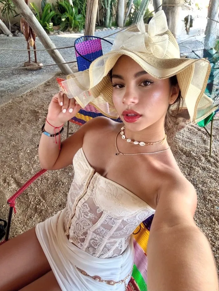 Jovencita colombiana impresionante