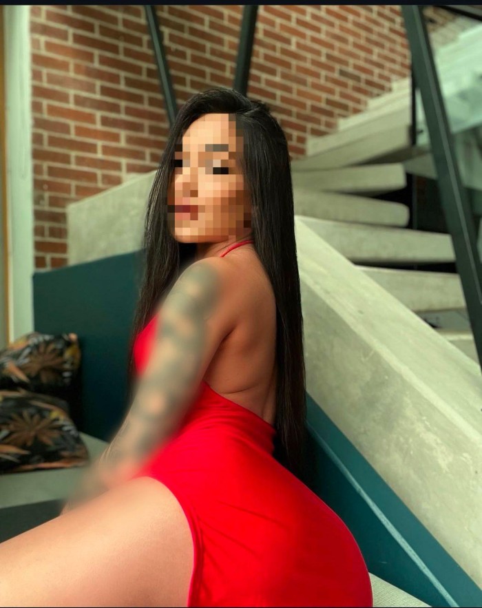 SERE TU ADICCION ENCANTADORA MUJER EXÓTICA