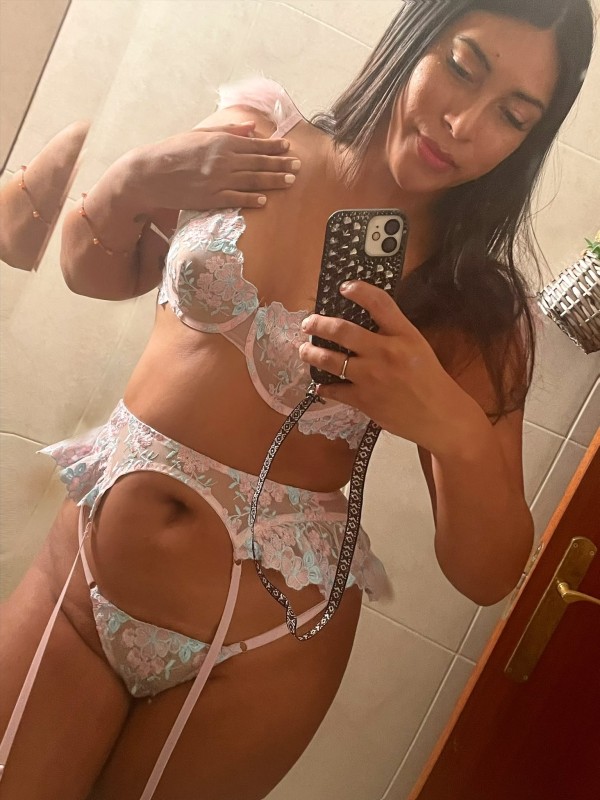 Linda trans Sexy sensual Tetas  naturales