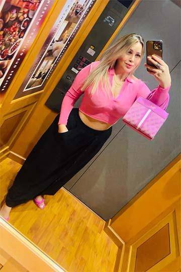 POTENTE RUBIA CULONA TRAGONA FOLLADORA