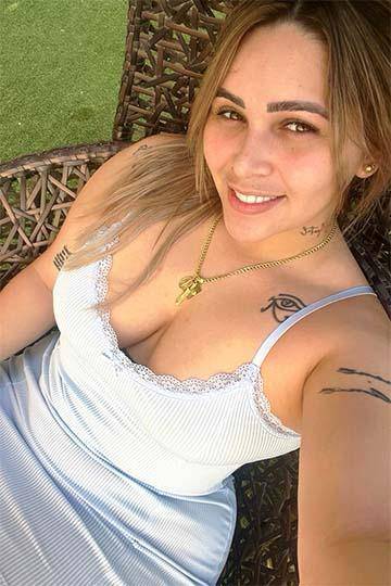 POTENTE RUBIA CULONA TRAGONA FOLLADORA