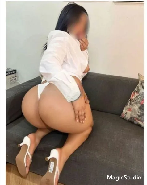 Morenaza, Fiestera cariñosa y discreta, Espectacular mujer