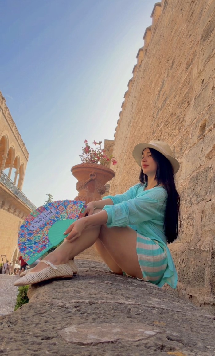 Girl in Mallorca ; Mädchen auf Mallorca