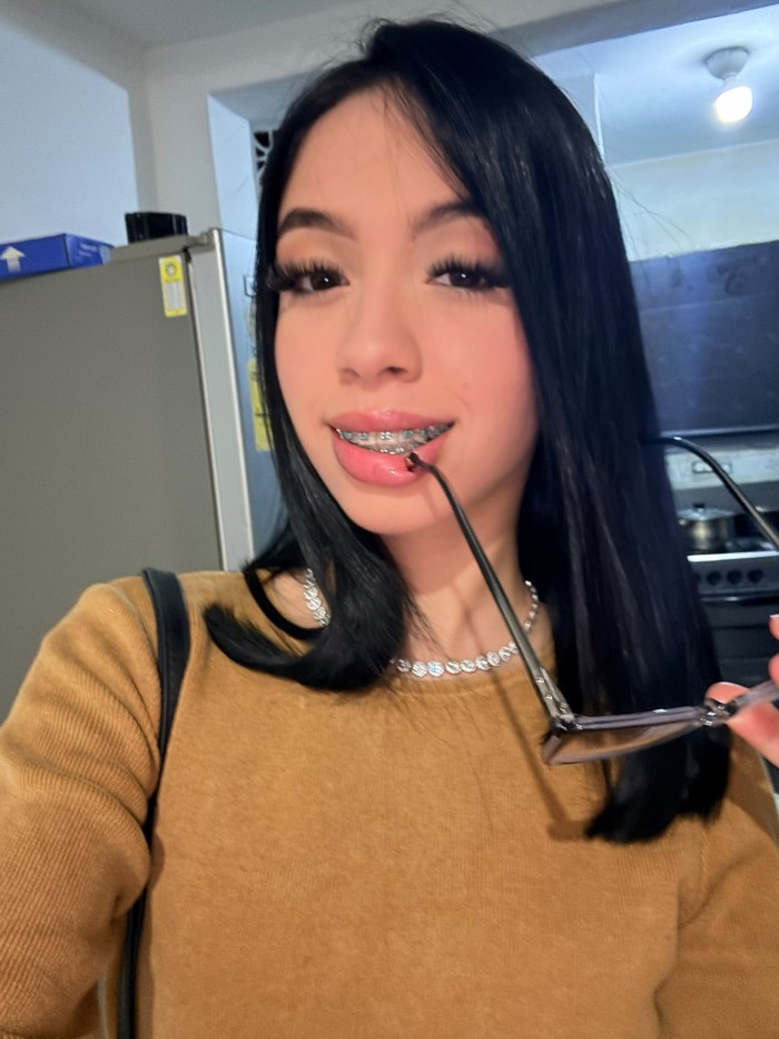 EN corte inglés CHICA LLENA DE ALEGRÍA 613786480