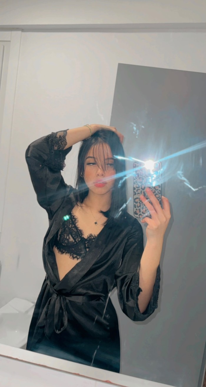 EN corte inglés CHICA LLENA DE ALEGRÍA 613786480