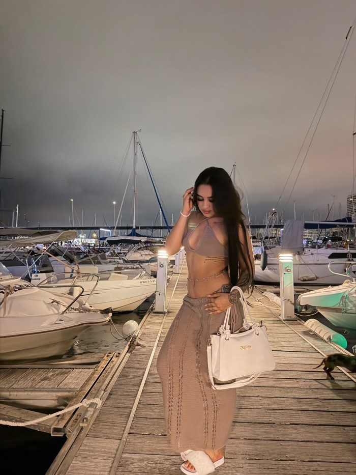 EN COLLADO DISPUESTA AL SEXO RICO ANTOJATE DE MI