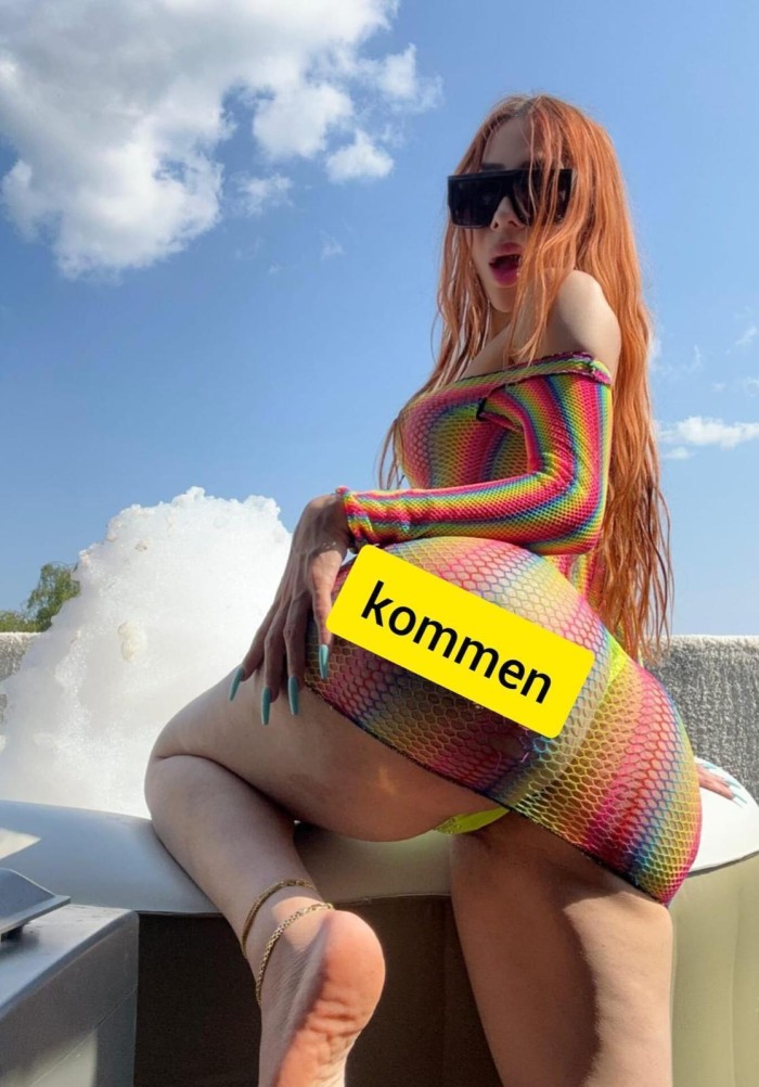 Bienvenido al edén del placer. Reina de la fiesta