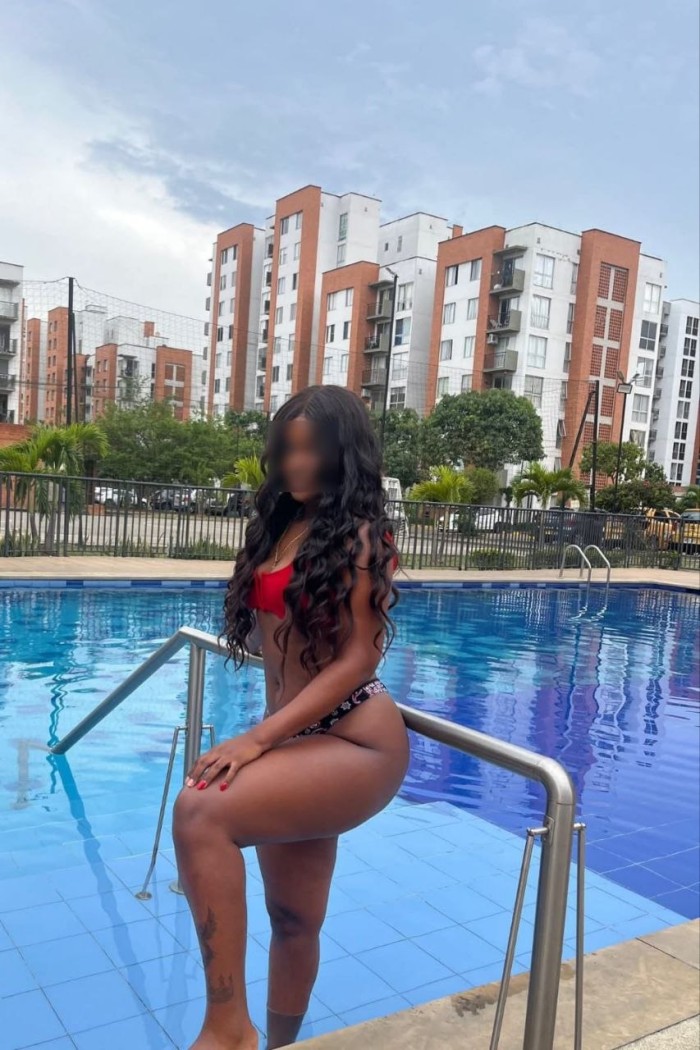 CARLA, COLOMBIANA NALGONA MORENOTA FIESTERA 24H