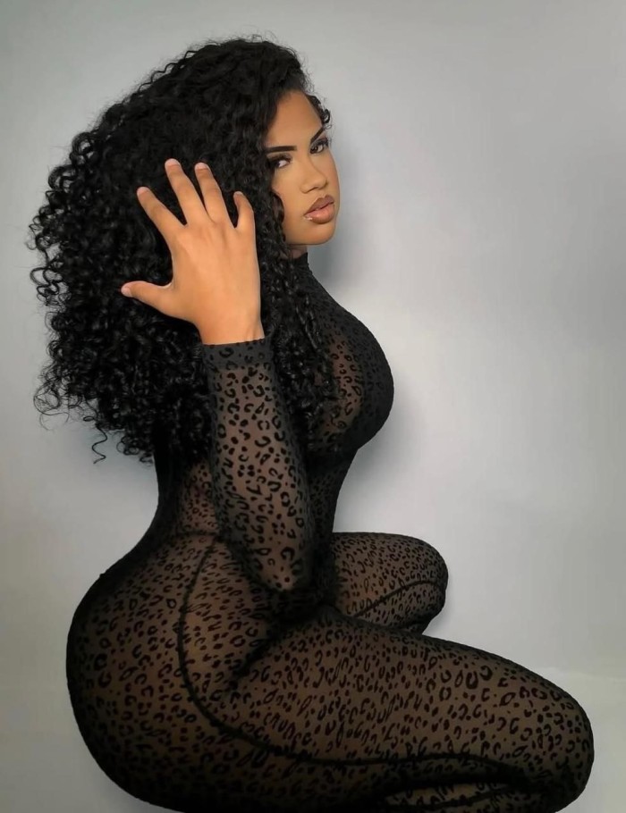BELLEZA, UNA COLOMBIANA 24H PELO RIZADO FIESTERA!