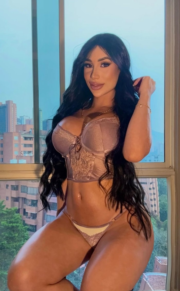 BOMBA DE SEXO FIESTA A TOPE TRANS POLLONA CACHONDA