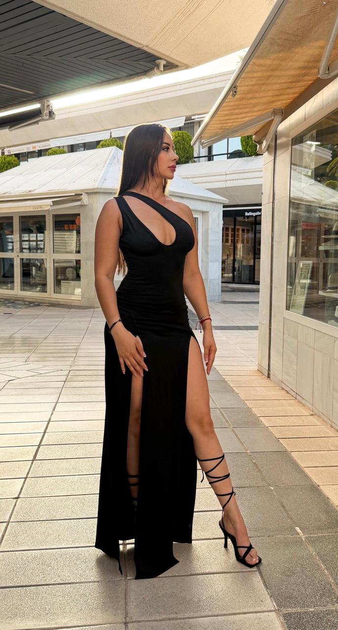 KARLA NOVEDAD MUY FIESTERA CON SITIO PUERTO BANÚS