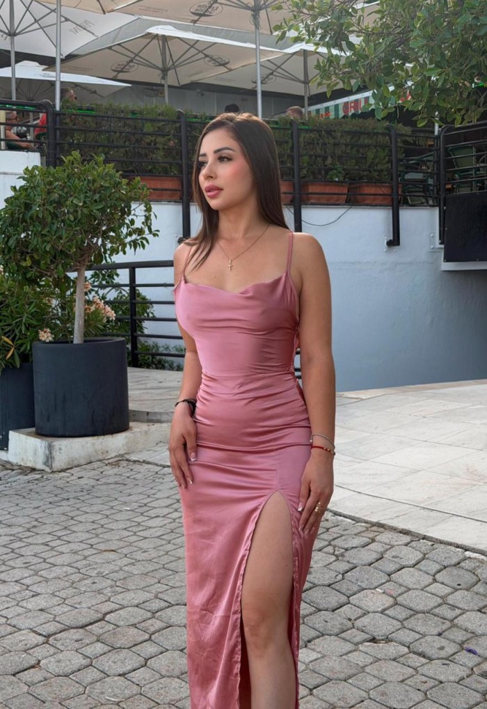 LUCIA COLOMBIANA DIVERTIDA EN PUERTO BANUS CON SIT