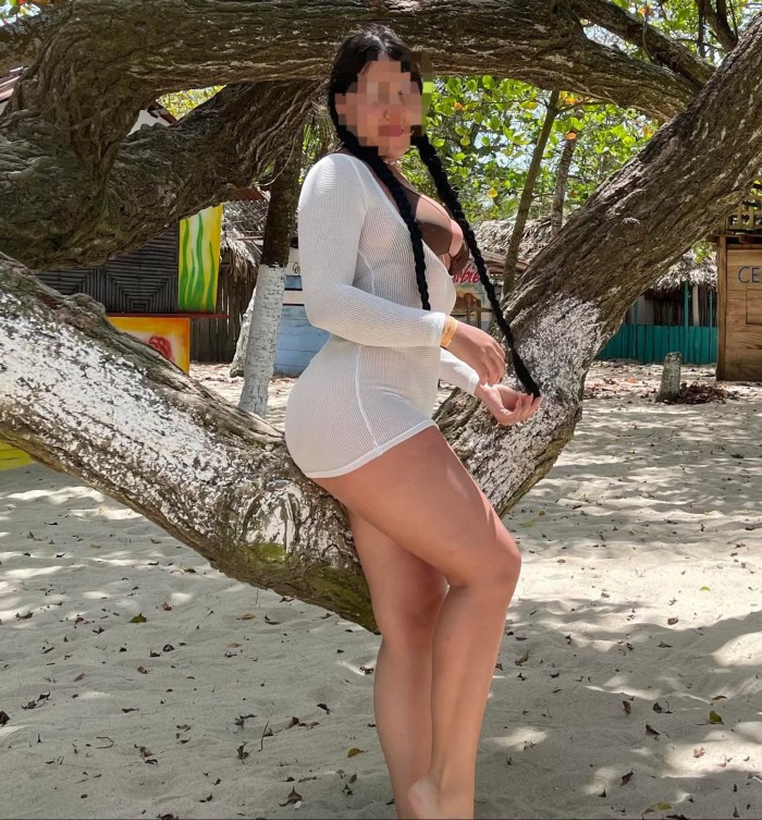 BELLA JOVENCITA FIESTERA DE CURVAS PERFECTAS INRRESISTIBLE NOVEDAD