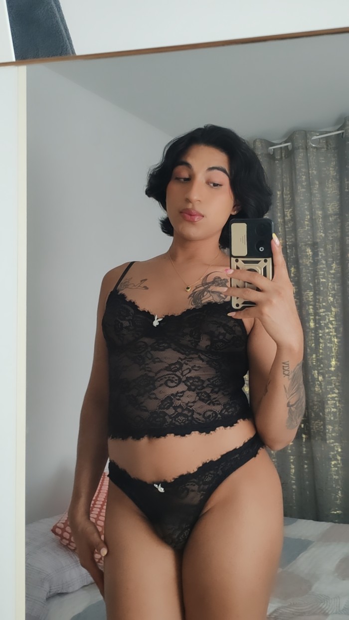 Jovencita morena de teticas hormonadas