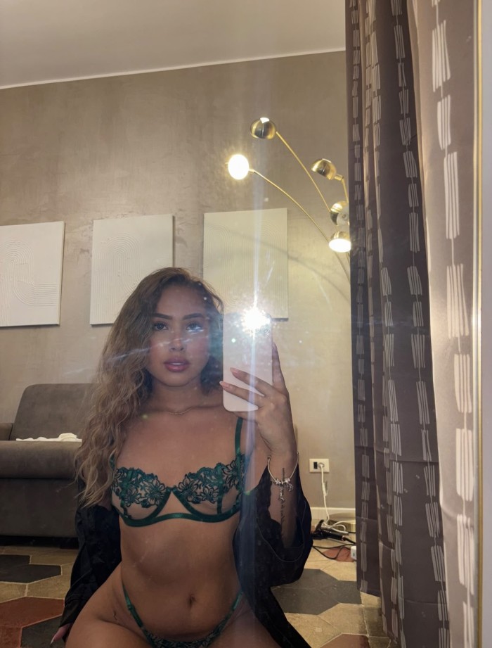 Hermosa latina en mallorca disponible