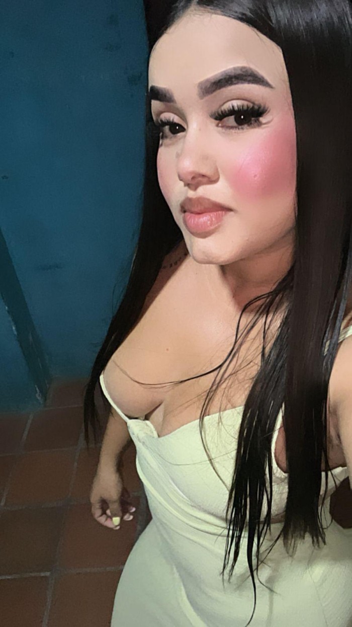 EN EL CRUZERO CALLE ABETO  TUS CAPRICHOS SERAN MIS DESEOS