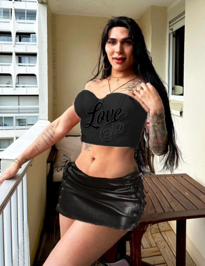Tranny Claudia exótica morenaza alta 1.80 culazo