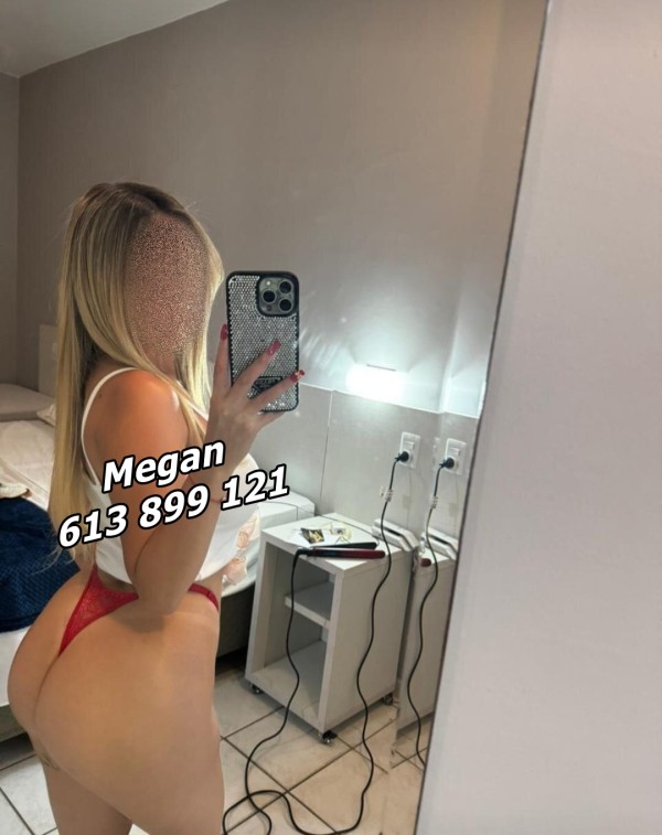 RUBIA CALIENTE Y PROVOCADORA