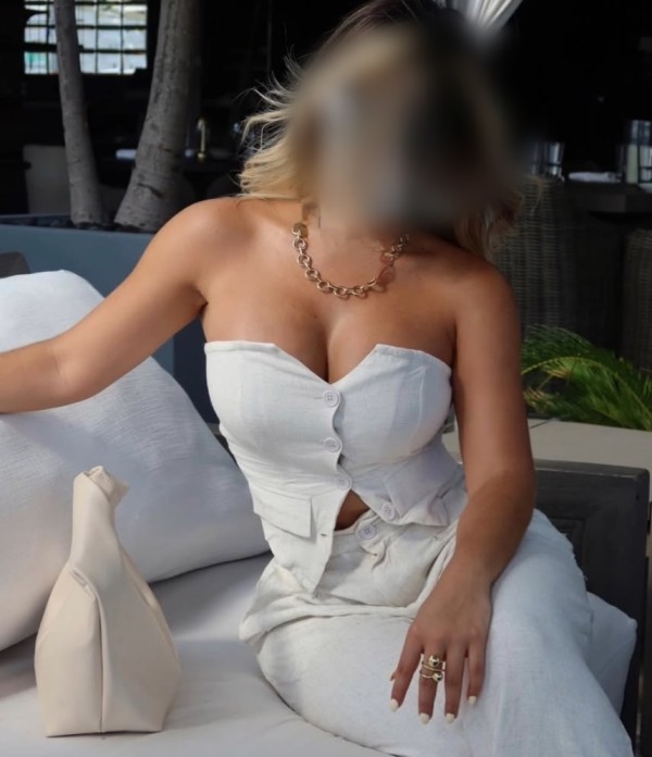BELLA RUBIA CACHONDA FIESTERA SENSUAL DE CURVAS UNICAS PARA TI NOVEDAD