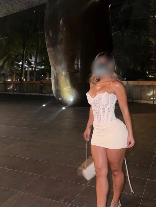 BELLA RUBIA CACHONDA FIESTERA SENSUAL DE CURVAS UNICAS PARA TI NOVEDAD