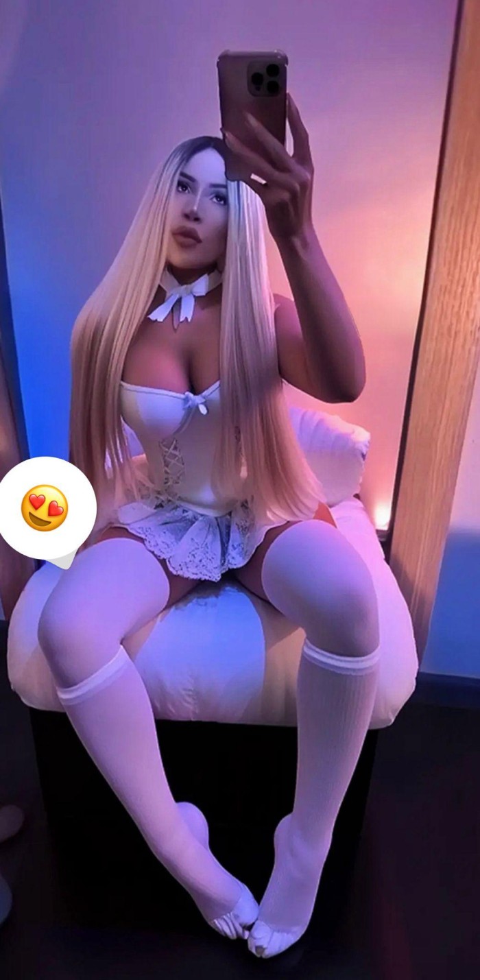 DELICIOSA EXQUISITA IMPLICADA DESEOSA DE PLACER