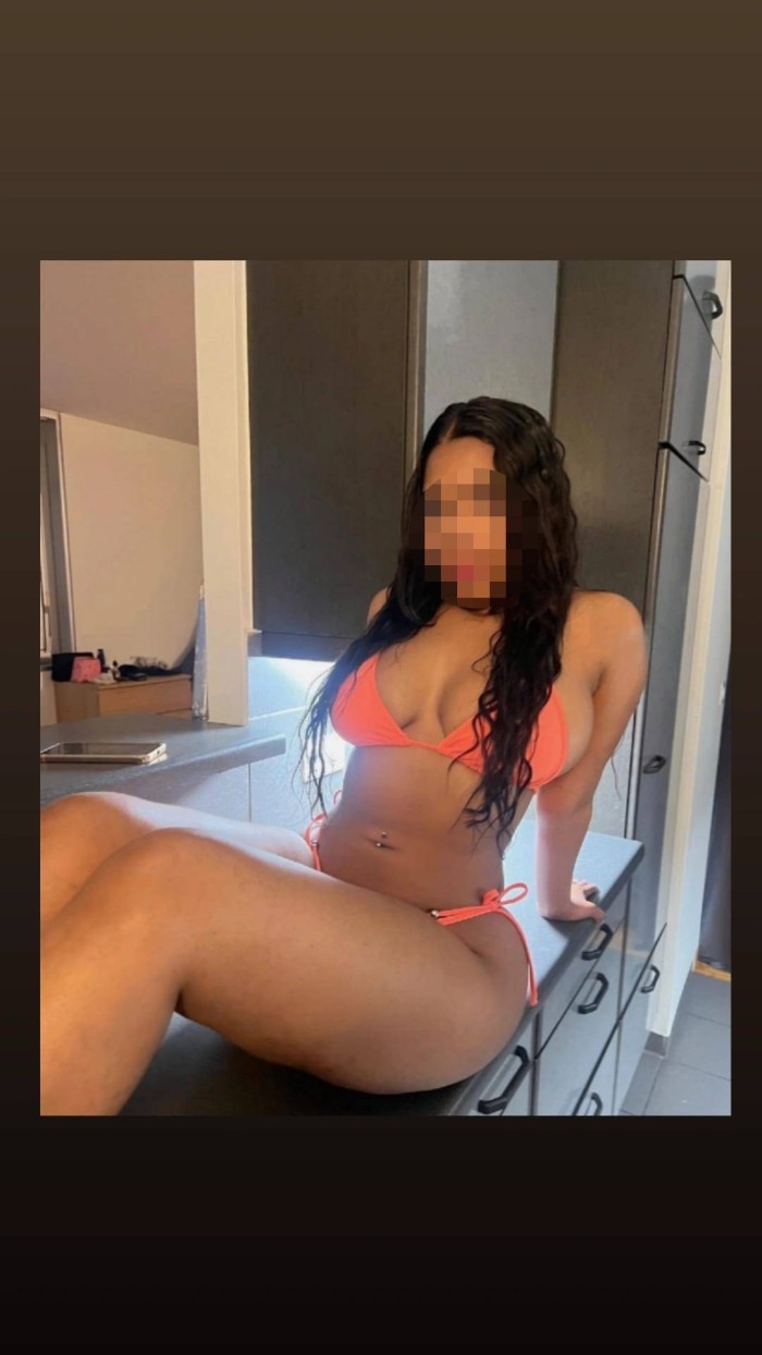 PRECIOSA MORENAZA CAÑERA TRAGONA FIESTERA